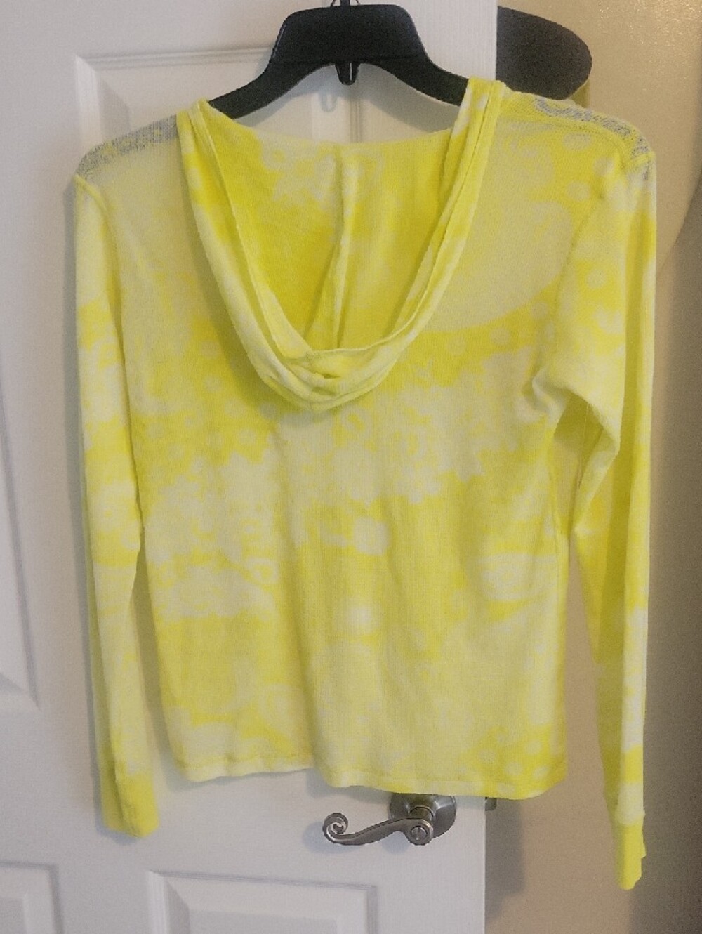 Title Nine SzSm Sheer Yellow Floral Long Sleeve V-Neck Hoodie Tee - Picture 5 of 5
